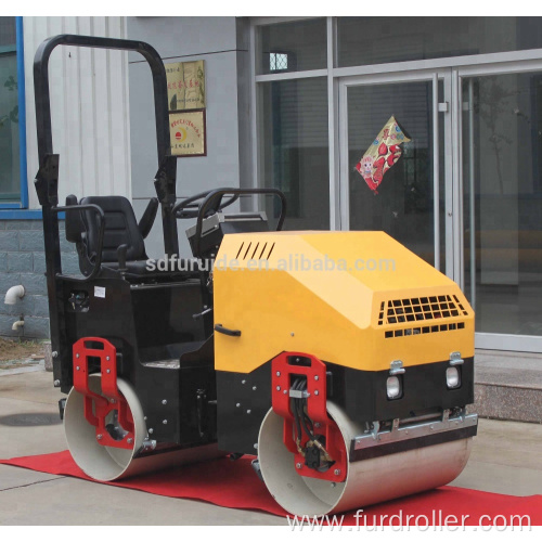 Russia popular used small vibratory road roller asphalt compaction roller(FYL-900)